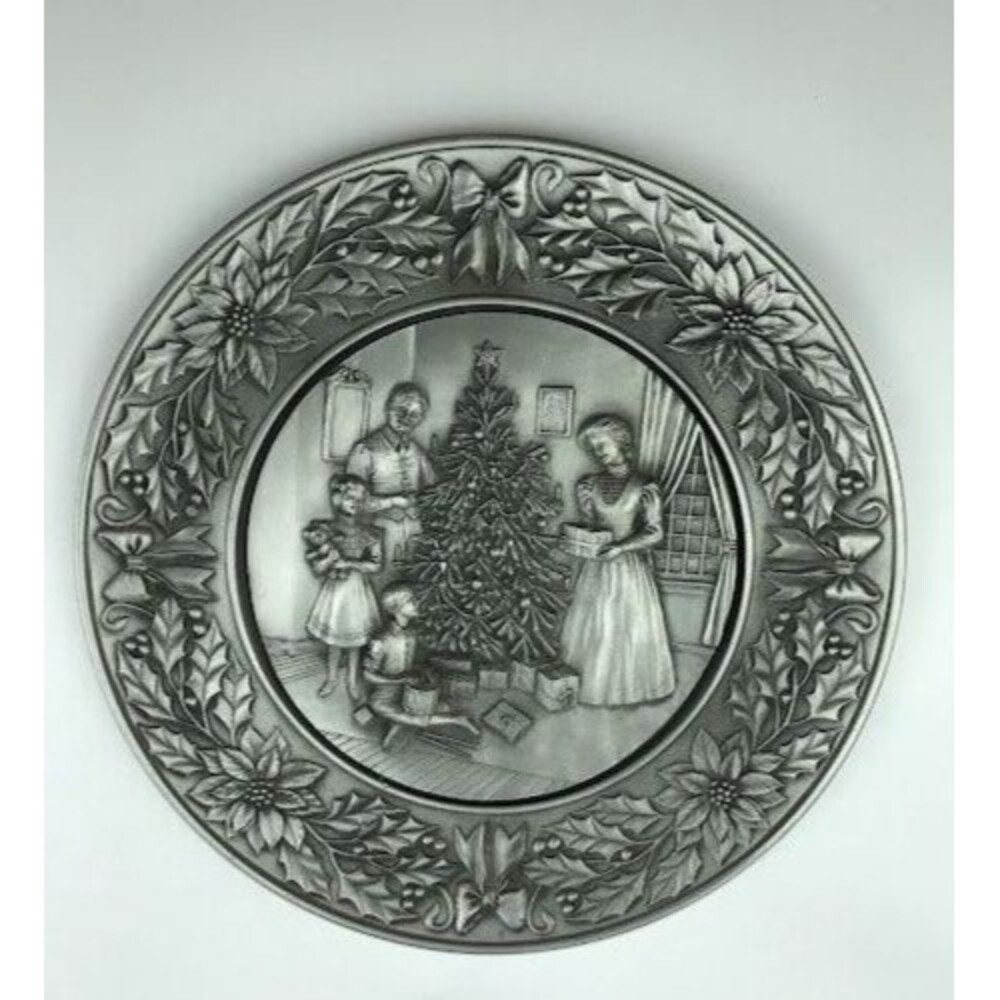 Vintage Pewter 3D Victorian Christmas Tree Plate Poinsettia Holly Family Hanging